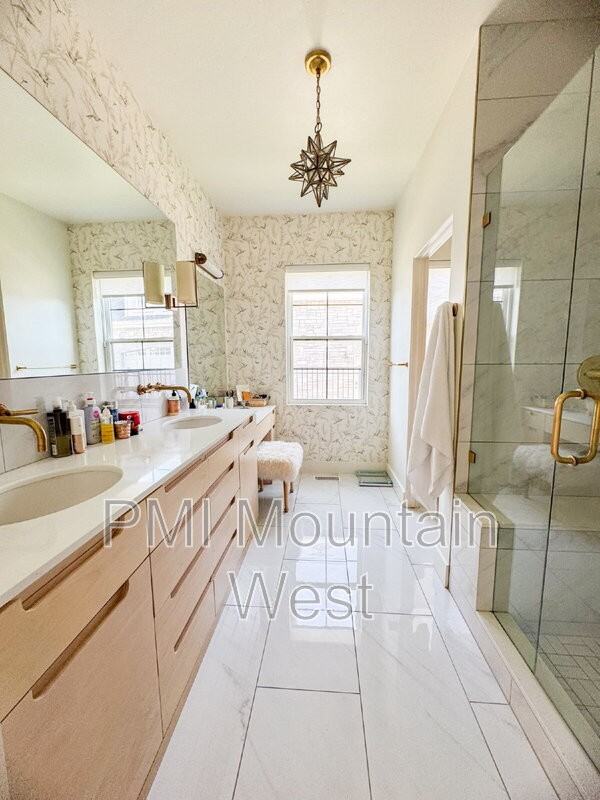 703 N.E. - Photo 4 of 6