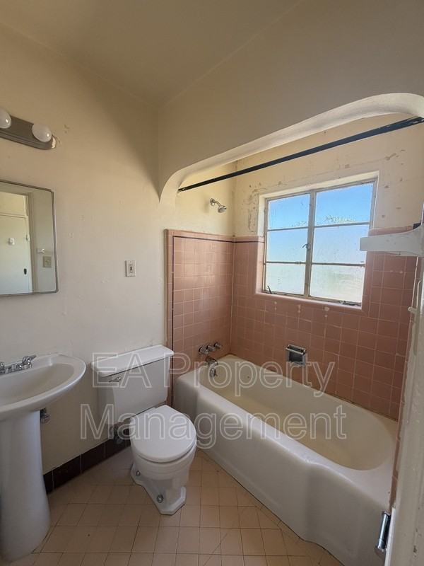 414 Pine St Se #3 - Photo 5 of 8
