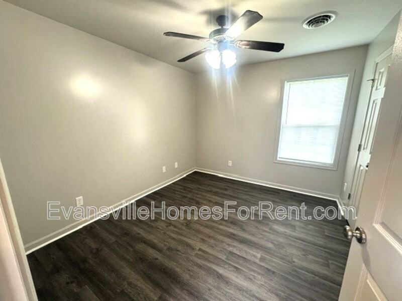 1711 Ewing Ave - Photo 7 of 8