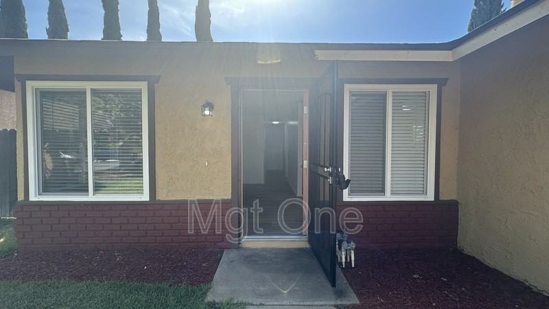 14605 Perham Dr - Photo 4 of 19