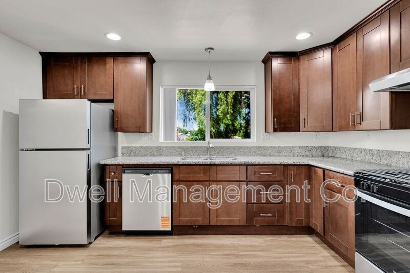 8355 Golden Ave - Photo 2 of 19