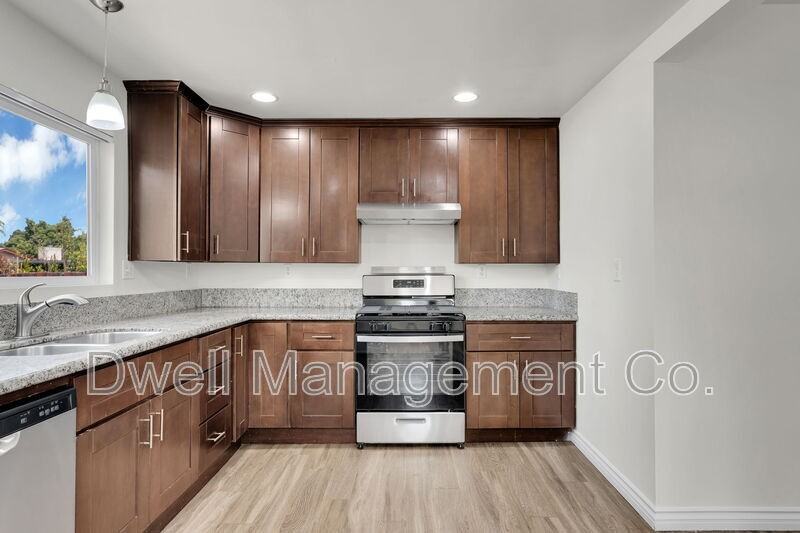 8355 Golden Ave - Photo 7 of 19