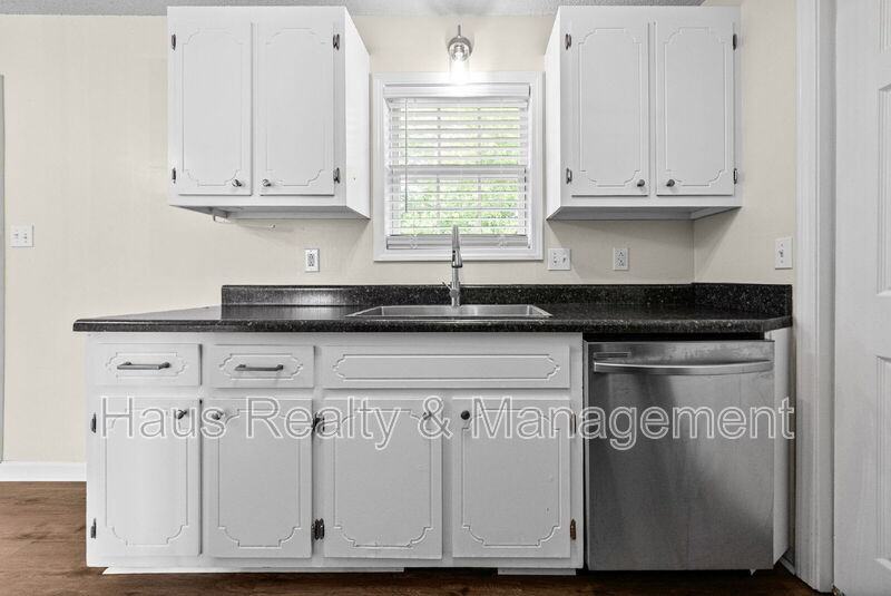 2815 Teakwood Dr - Photo 2 of 29