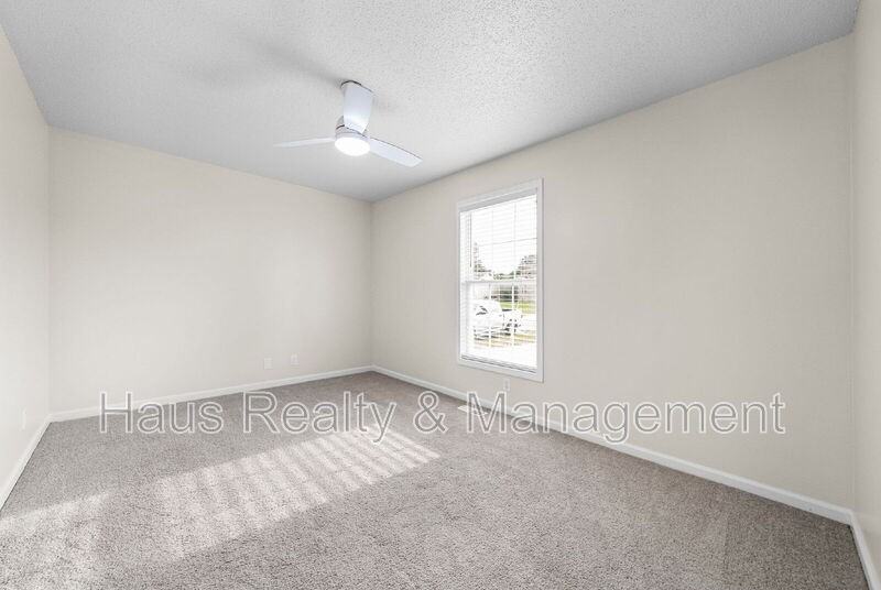 2815 Teakwood Dr - Photo 3 of 29
