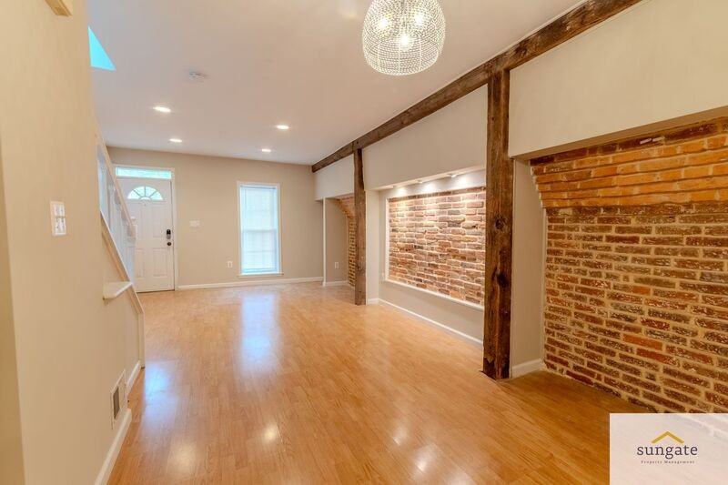 1632 Light St - Photo 2 of 24