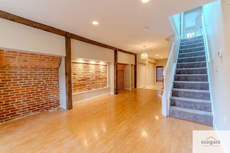 1632 Light St - Photo 3 of 24