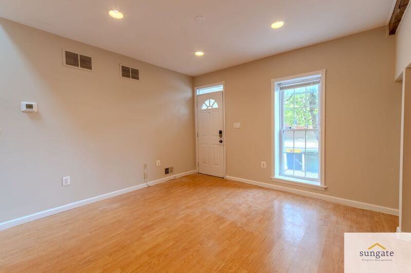 1632 Light St - Photo 5 of 24