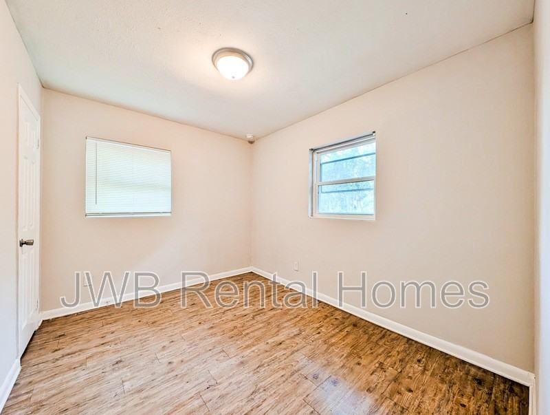 1059 Glencarin St - Photo 6 of 11
