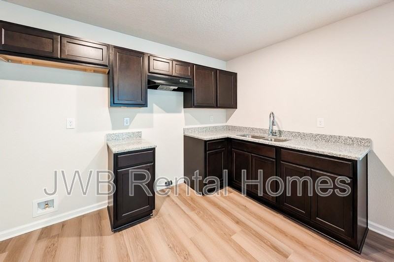 2811 N Myrtle Ave #1 - Photo 2 of 10