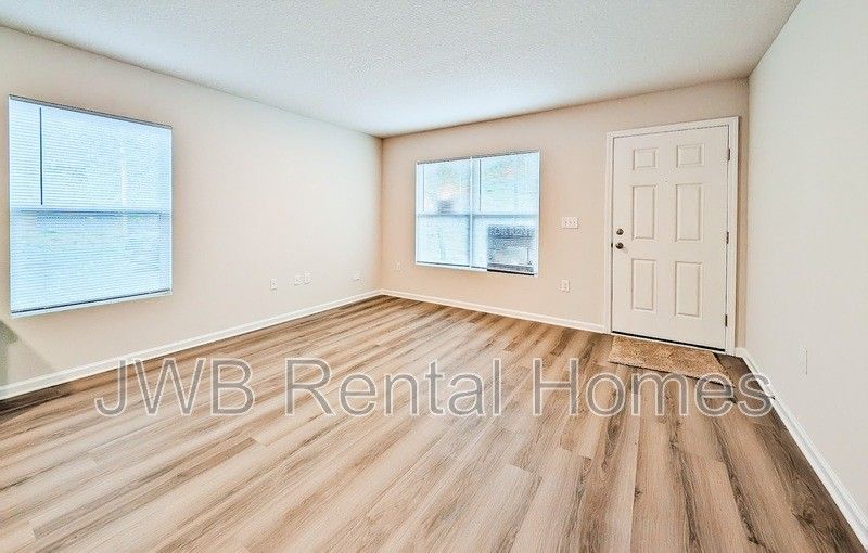 2811 N Myrtle Ave #1 - Photo 4 of 10