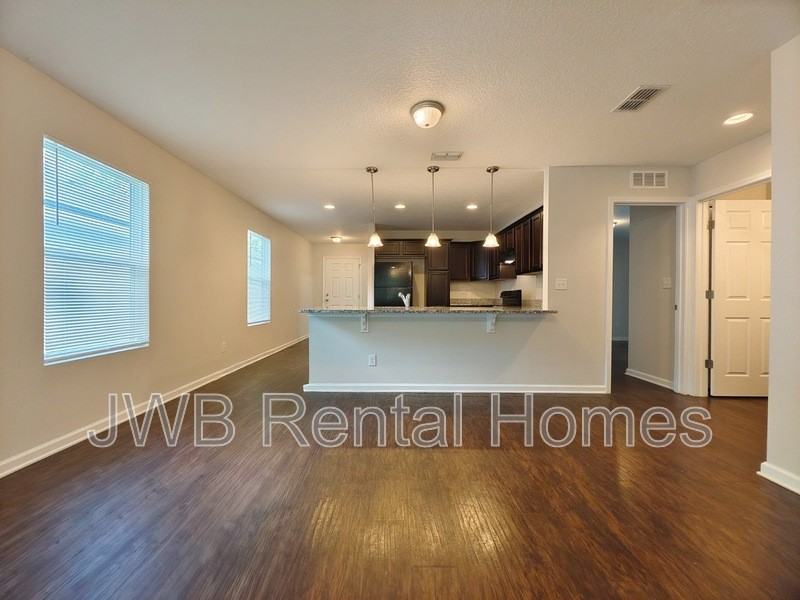 2042 Sheridan St - Photo 4 of 11