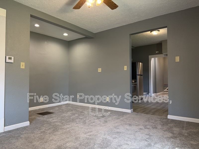 229 W Allen St - Photo 4 of 17
