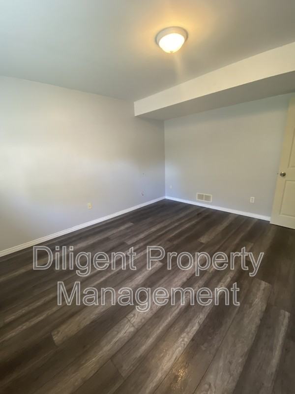 588 Howden St #5 - Photo 4 of 28