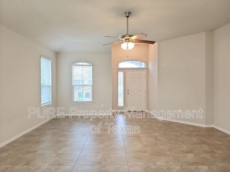 1019 Granbury Cv - Photo 3 of 20