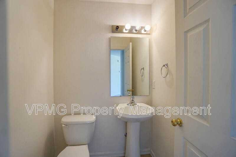 2214 Nw 7th St - Photo 4 of 36