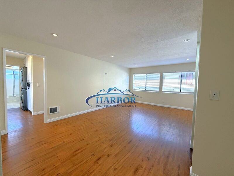 1166 W 22nd St #2 - Photo 3 of 19
