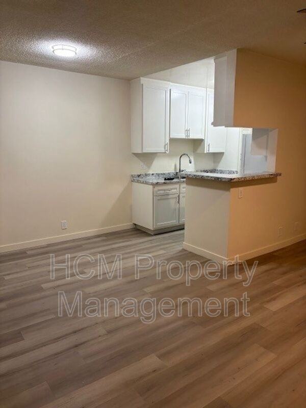 1843 7th St #8 - Photo 2 of 15
