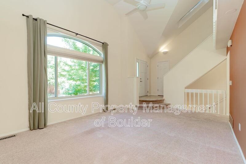 1288 Redwood Ave - Photo 3 of 31