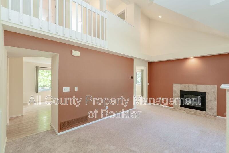 1288 Redwood Ave - Photo 4 of 31