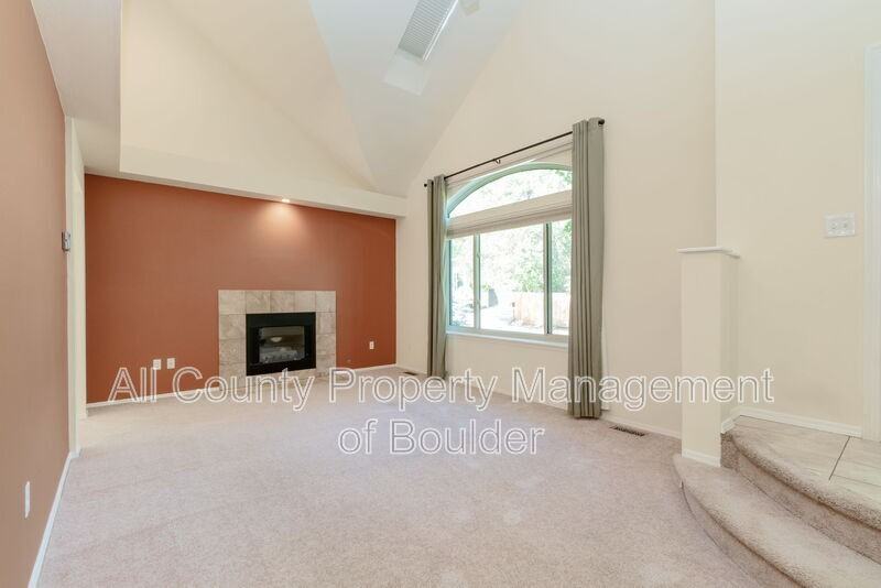 1288 Redwood Ave - Photo 5 of 31