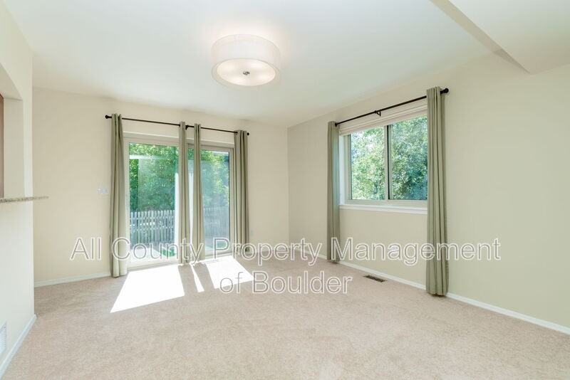 1288 Redwood Ave - Photo 6 of 31