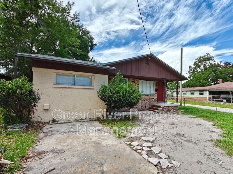 2138 W 17th St - Photo 2 of 31