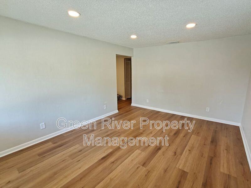 2138 W 17th St - Photo 6 of 31