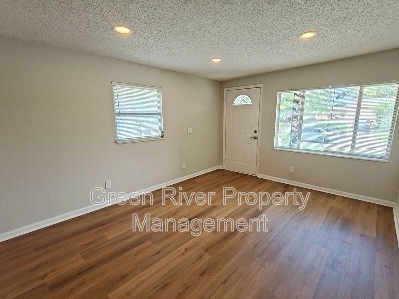 2138 W 17th St - Photo 7 of 31