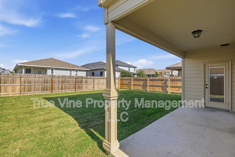 114 Katy Way - Photo 4 of 33