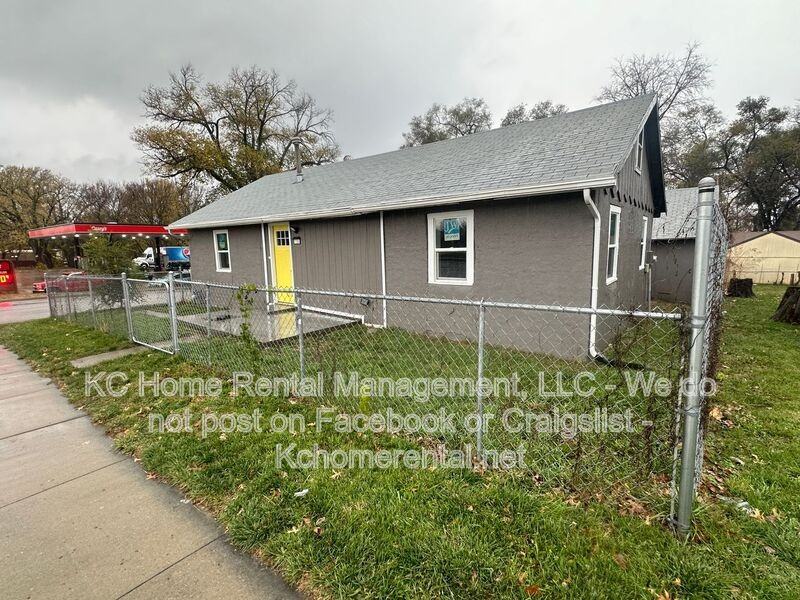 1200 E 23rd St S - Photo 3 of 34