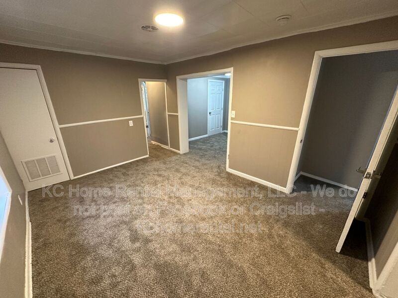 1200 E 23rd St S - Photo 5 of 34
