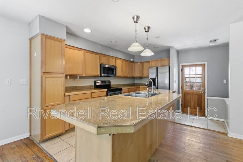 2279 Kendall St - Photo 2 of 20