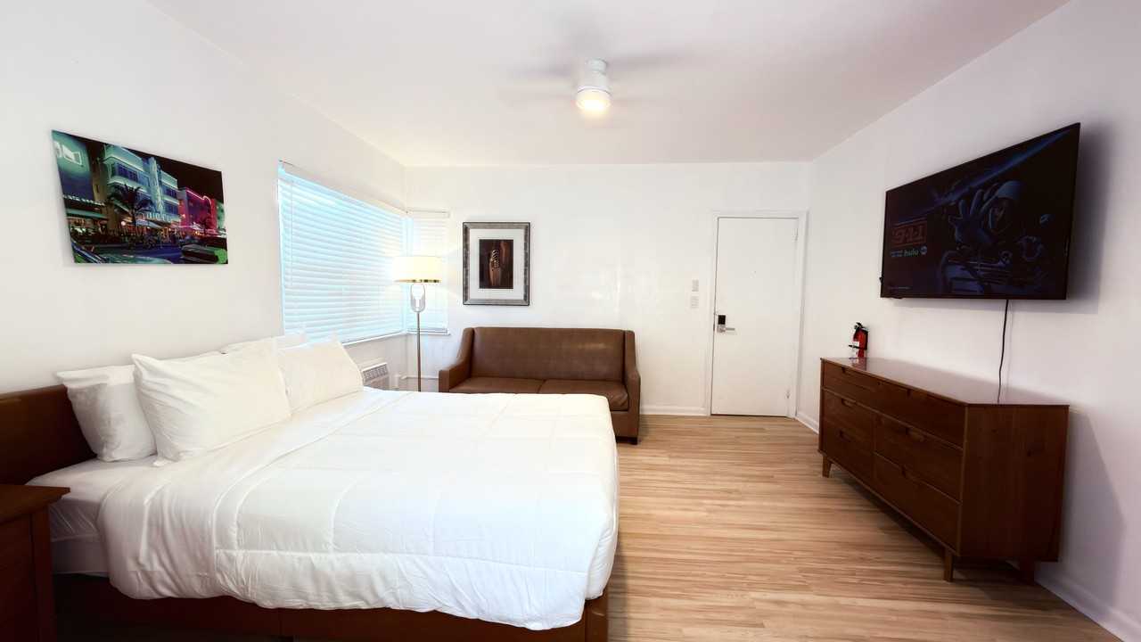 545 Michigan Ave #7