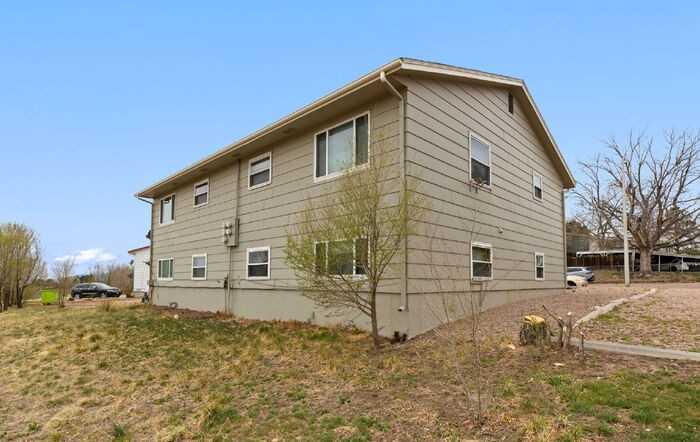 1163 Cree Dr #3 - Photo 4 of 33