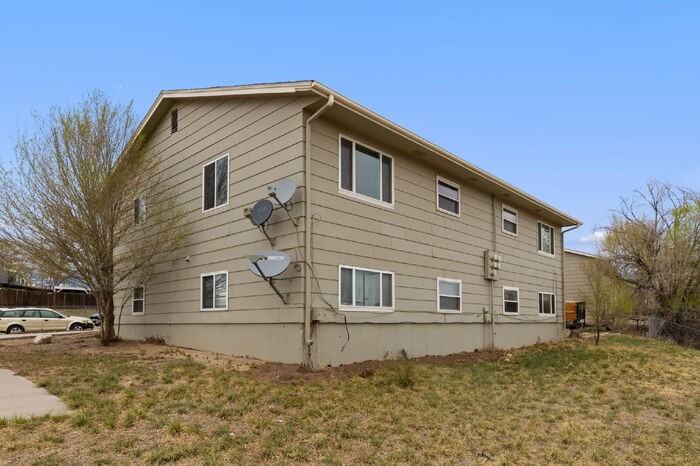 1163 Cree Dr #3 - Photo 5 of 33
