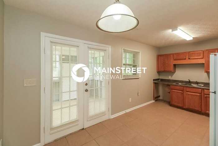 693 Oak Dr - Photo 4 of 16