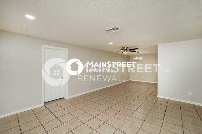 2911 Cedaridge Dr - Photo 3 of 16