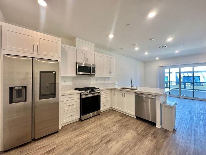 2055 Vela Ln #3220L - Photo 2 of 33
