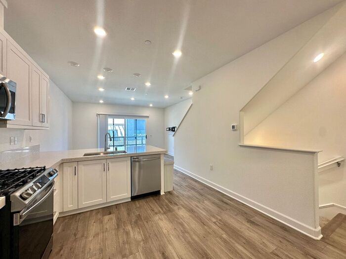 2055 Vela Ln #3220L - Photo 6 of 33