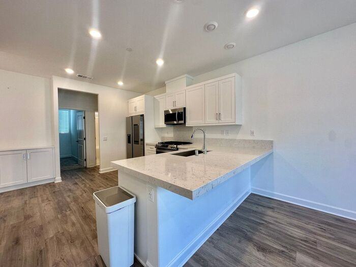 2055 Vela Ln #3220L - Photo 7 of 33