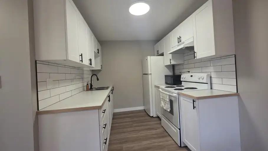 29 Eastman Cres #A - Photo 2 of 10