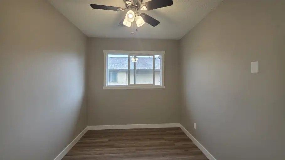 29 Eastman Cres #A - Photo 3 of 10