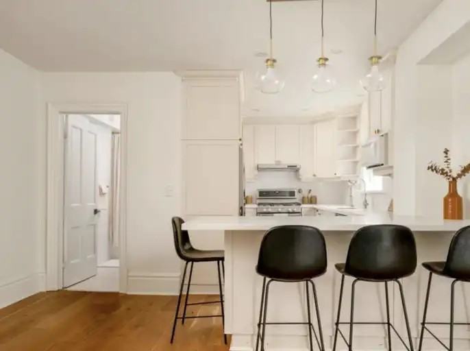 319 Markham St - Photo 6 of 19