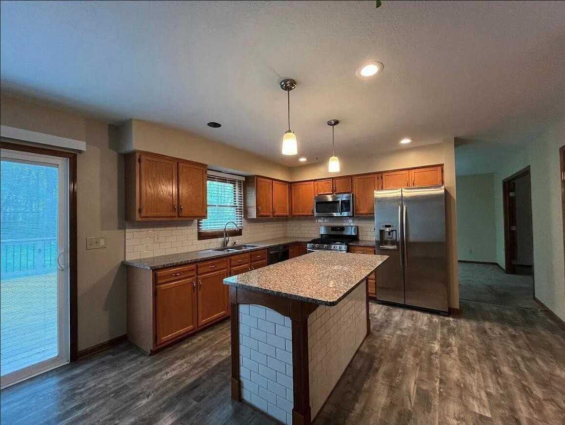 440 Taylor Ave - Photo 5 of 15