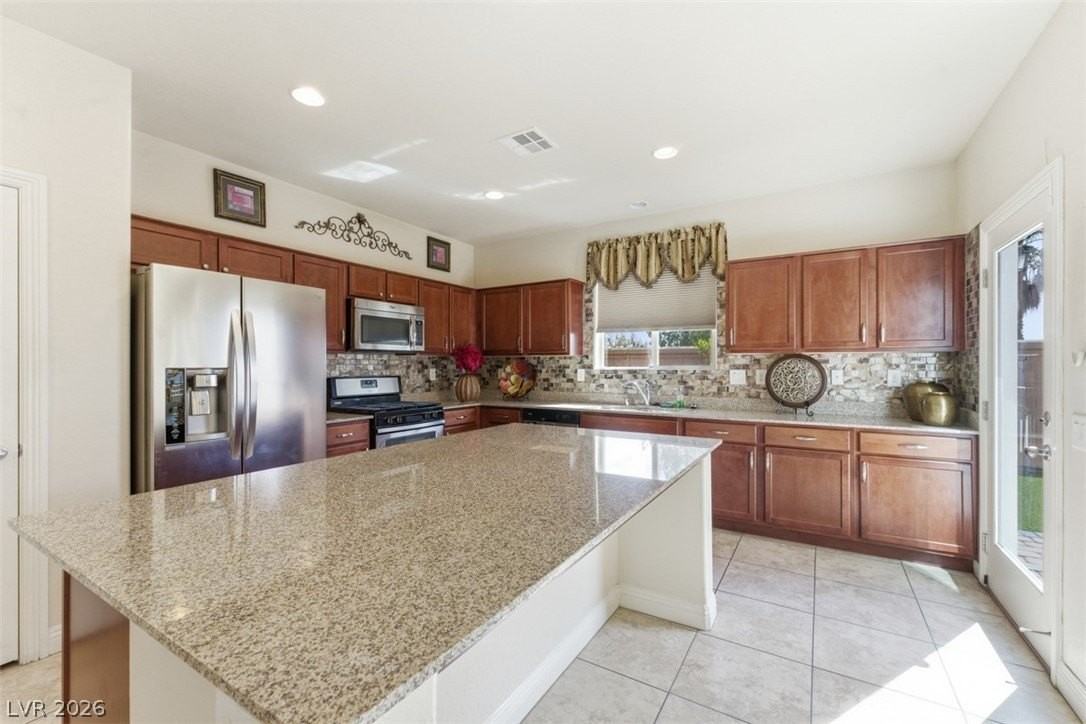 32 Lily Grove Rd - Photo 5 of 50