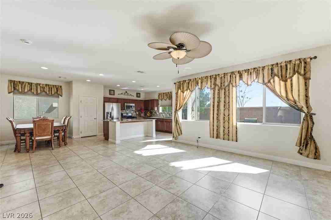 32 Lily Grove Rd - Photo 7 of 50