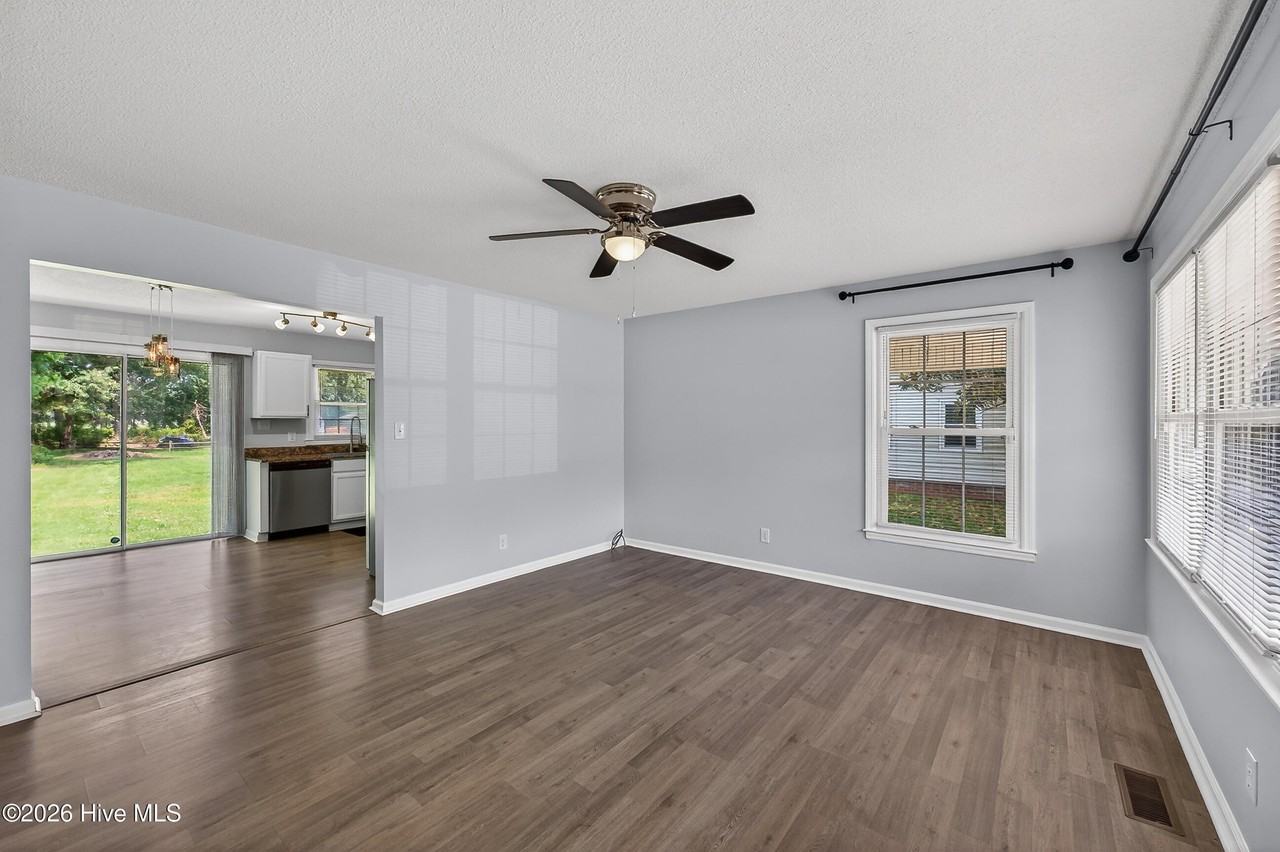 2527 Country Club Rd - Photo 4 of 24