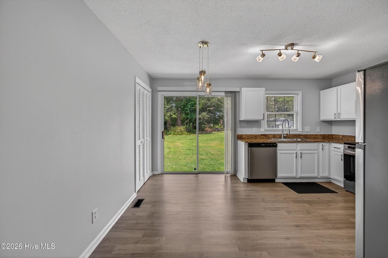 2527 Country Club Rd - Photo 6 of 24
