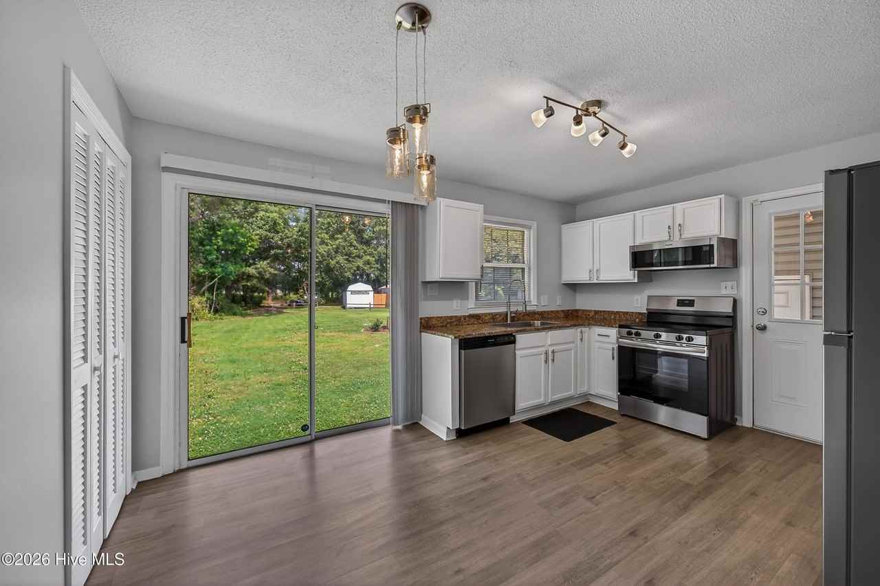 2527 Country Club Rd - Photo 7 of 24