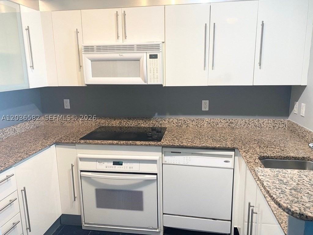 335 Biscayne Blvd #4200 - Photo 2 of 28